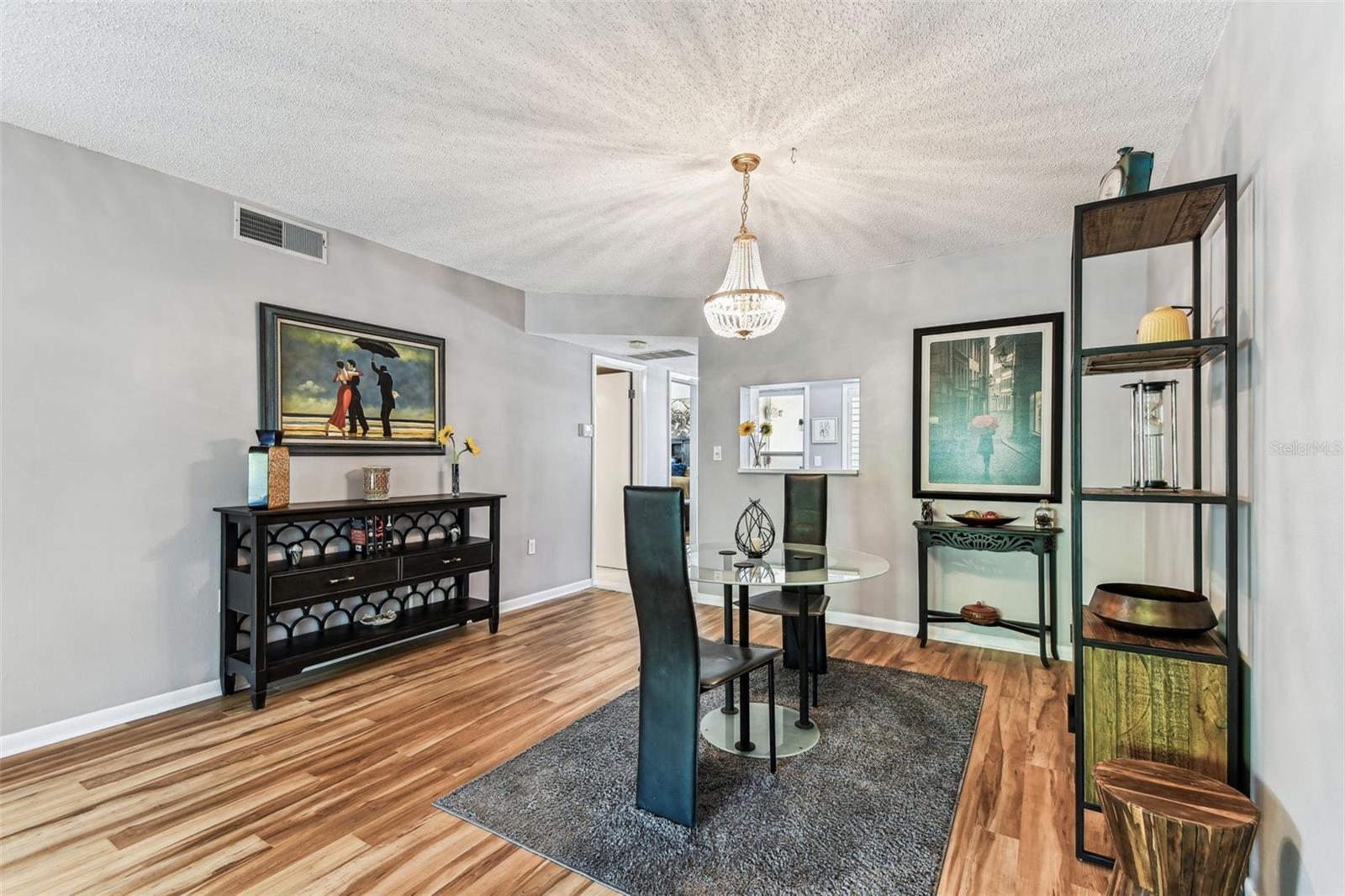 Image 6 of 69 For 938 Virginia Street 208