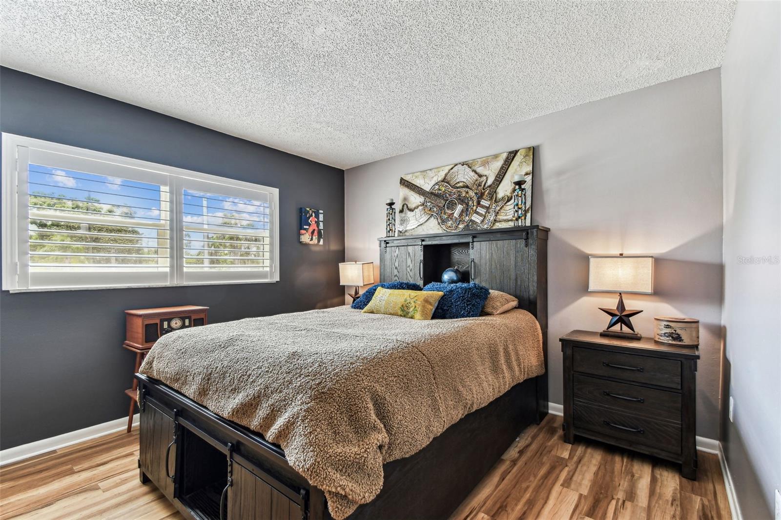 Image 9 of 69 For 938 Virginia Street 208