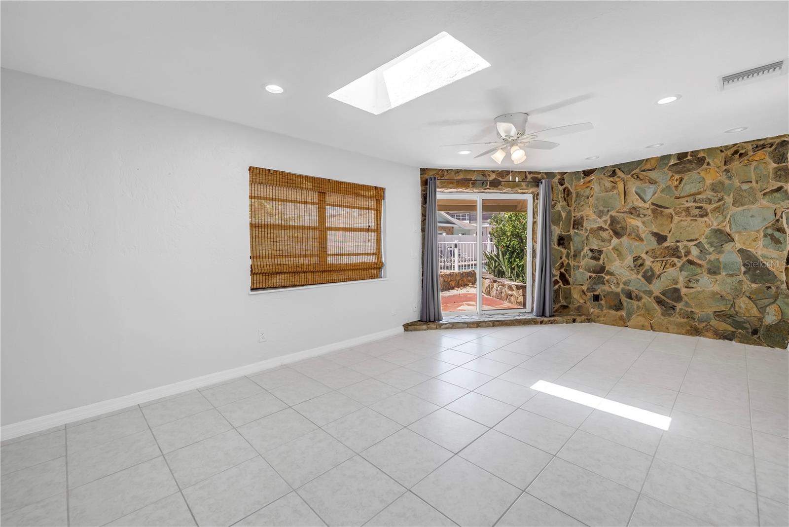 Image 5 of 42 For 2800 Gulf Blvd Unit  1a