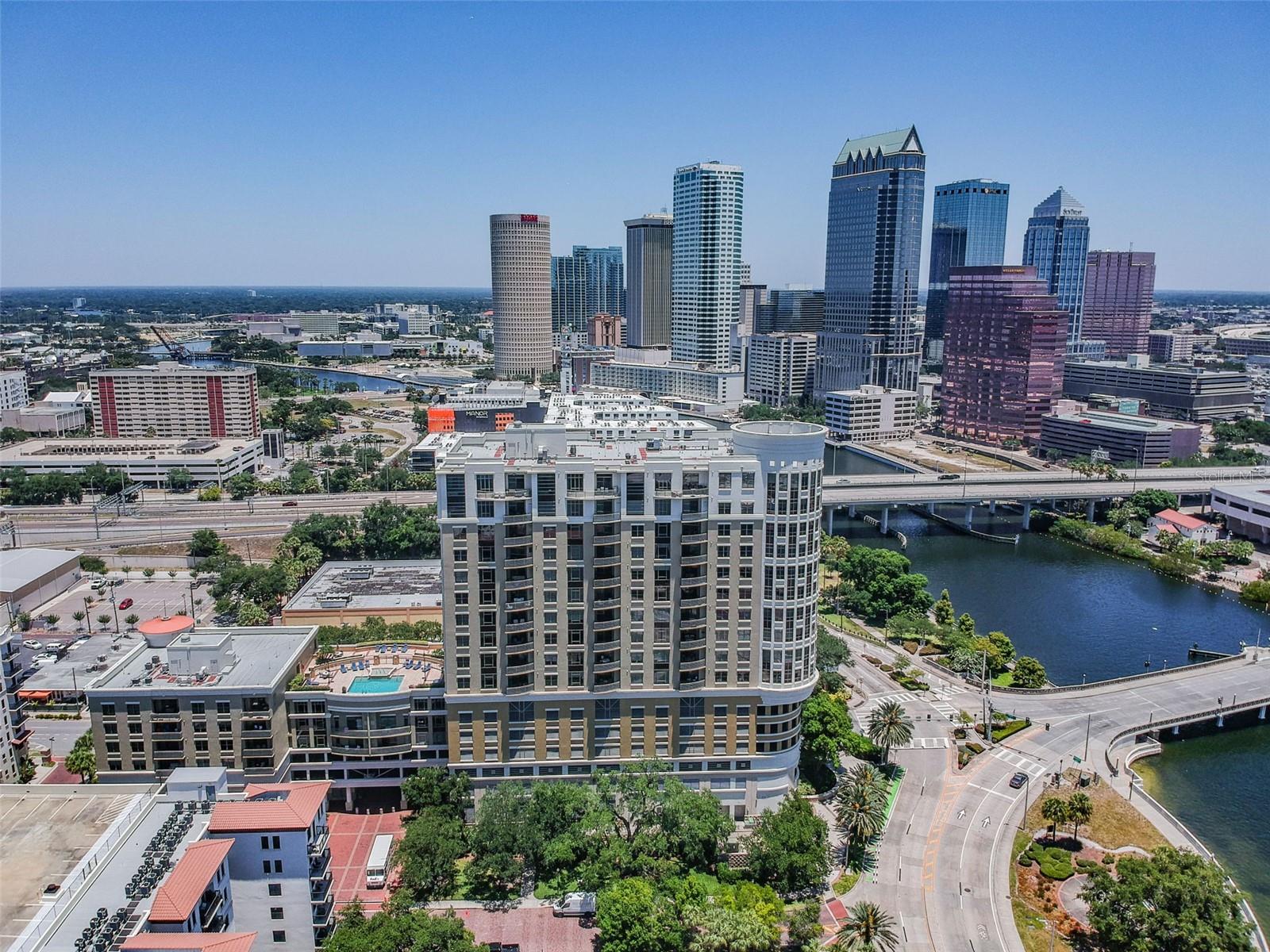 Image 2 of 50 For 275 Bayshore Boulevard 1808