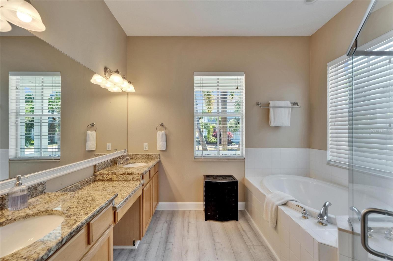 Listing photo id 17 for 426 Islebay Drive