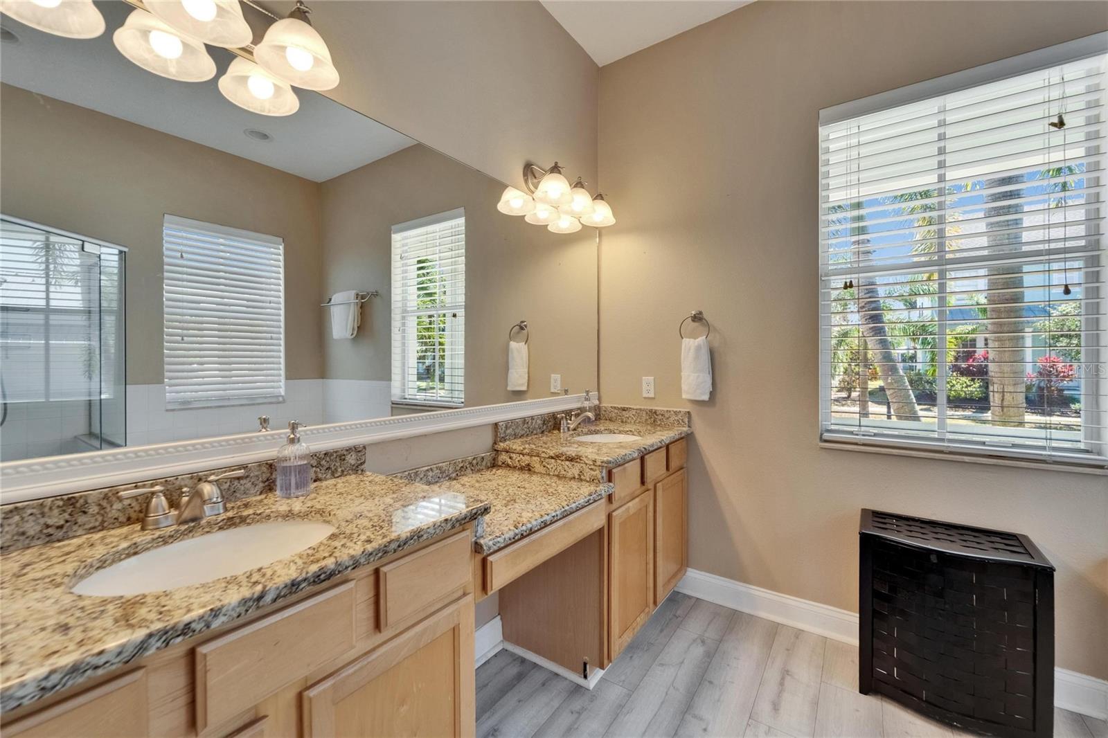 Listing photo id 18 for 426 Islebay Drive