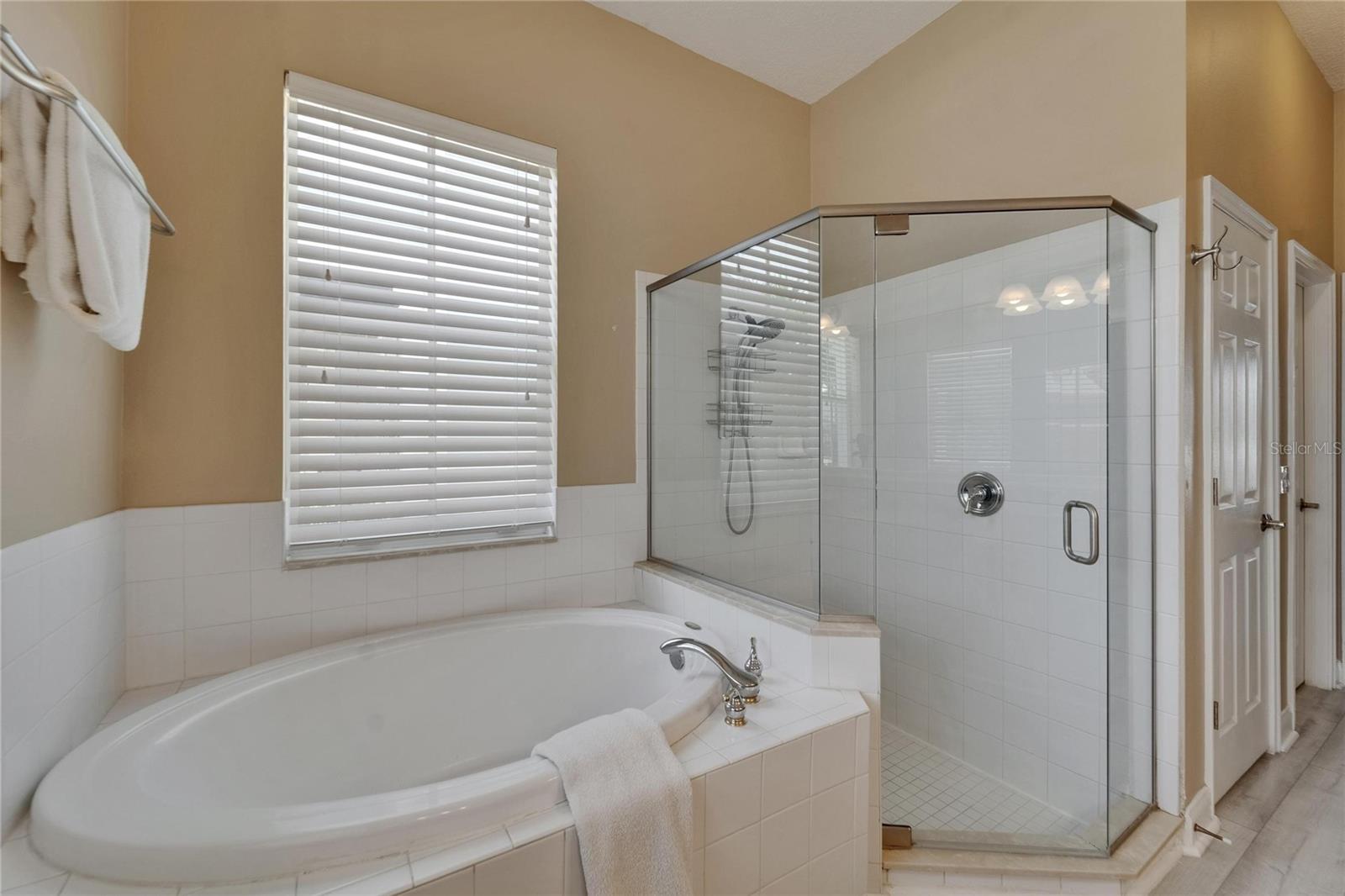 Listing photo id 19 for 426 Islebay Drive