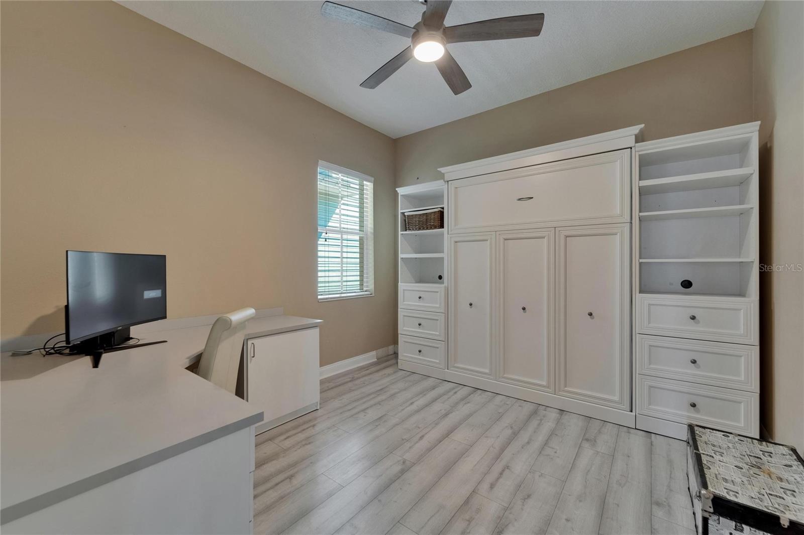 Listing photo id 22 for 426 Islebay Drive