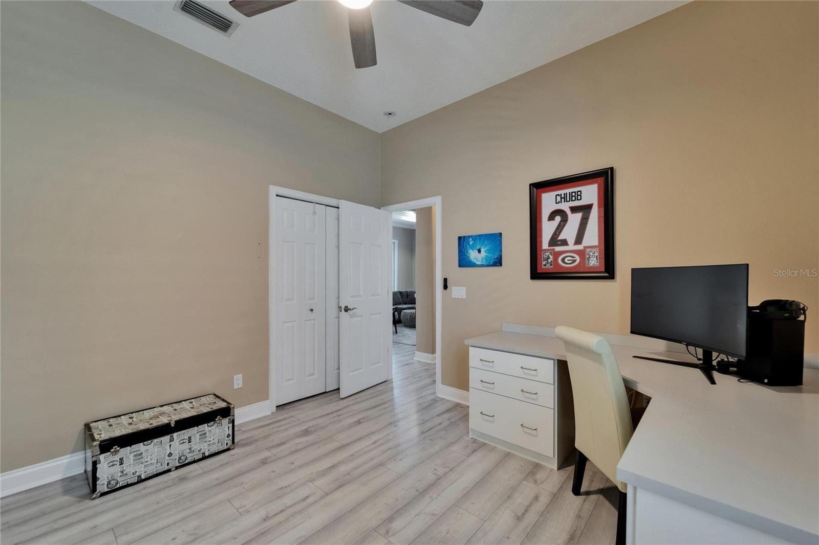 Listing photo id 24 for 426 Islebay Drive