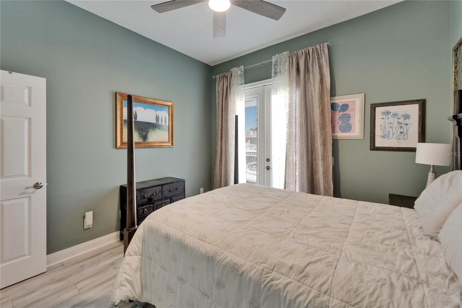 Listing photo id 28 for 426 Islebay Drive