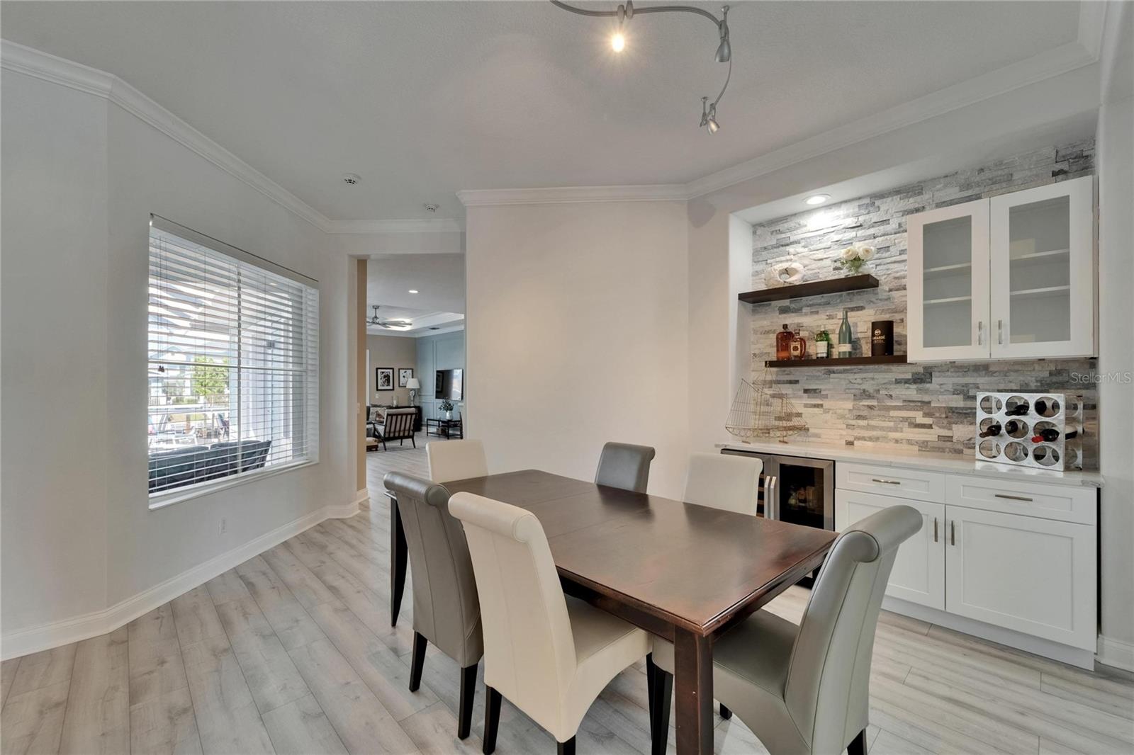 Listing photo id 33 for 426 Islebay Drive