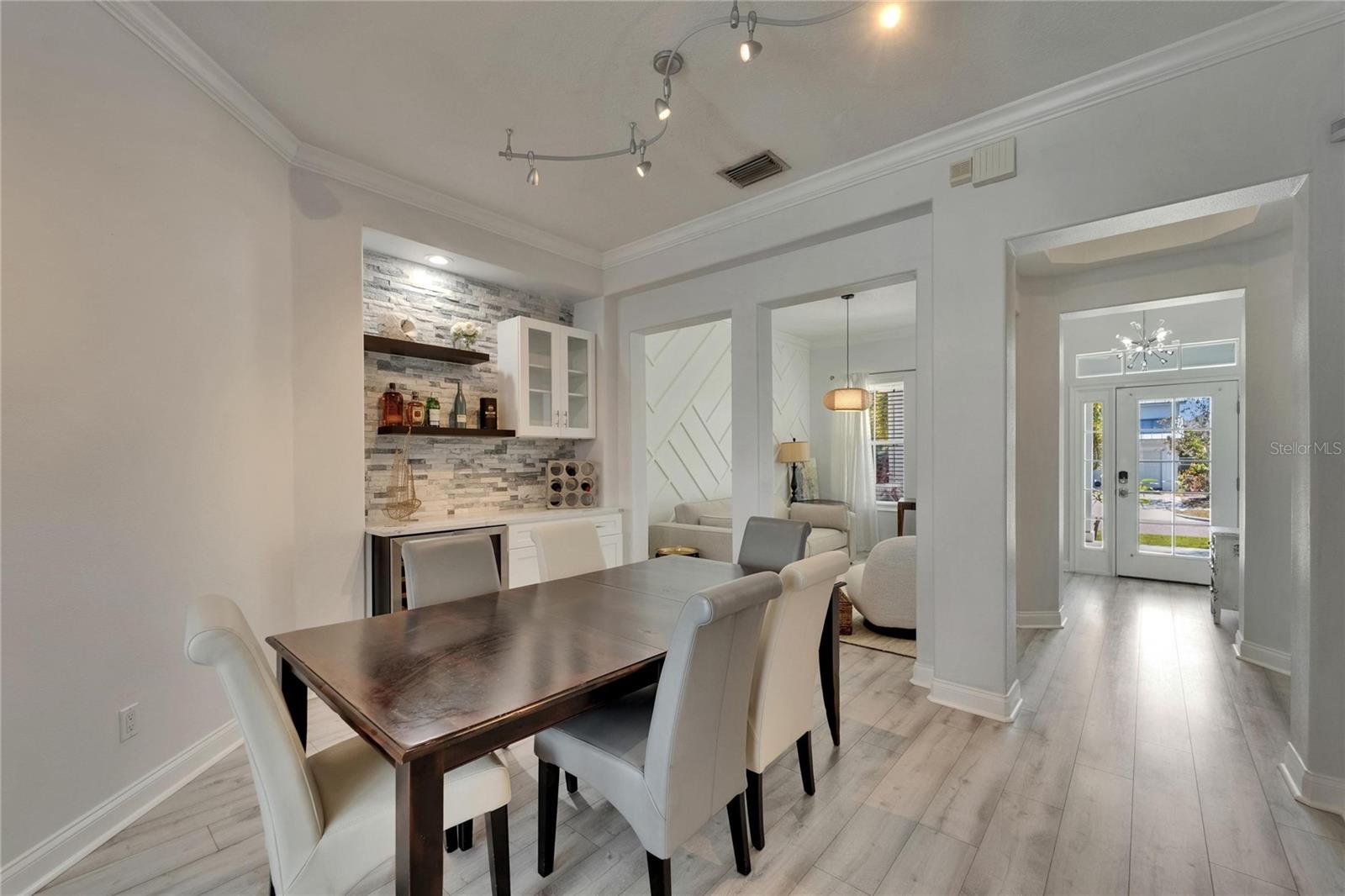 Listing photo id 34 for 426 Islebay Drive