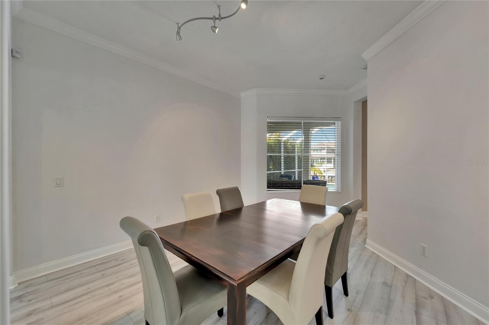 Listing photo id 35 for 426 Islebay Drive