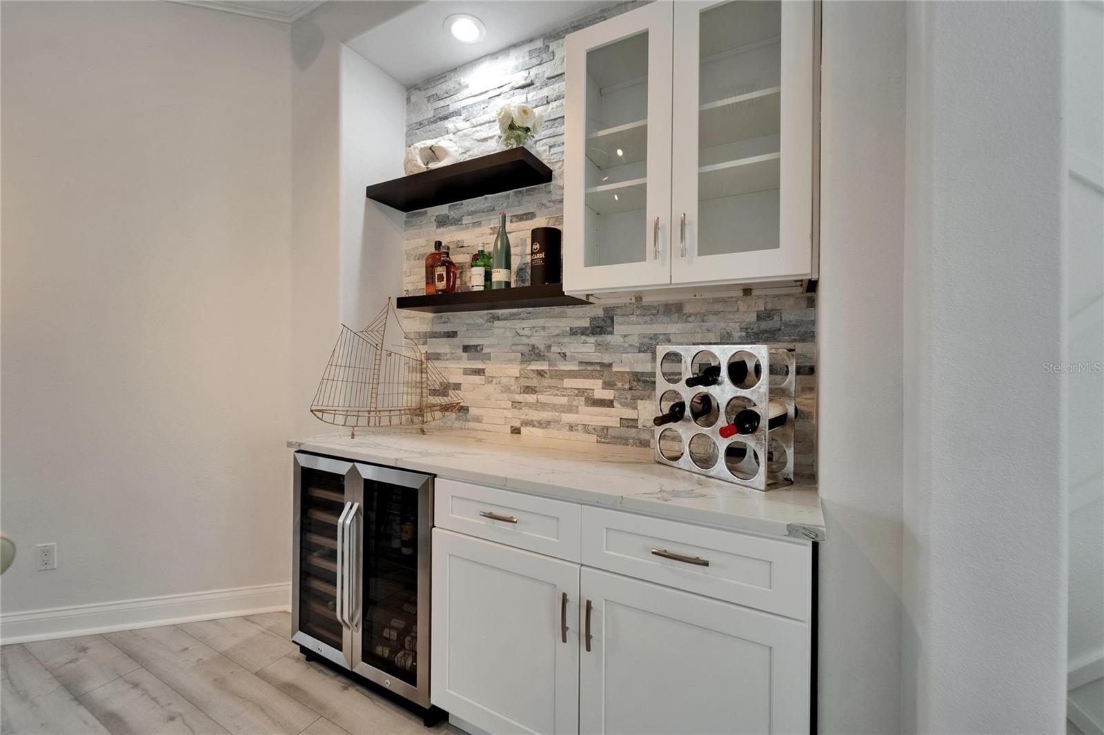 Listing photo id 36 for 426 Islebay Drive