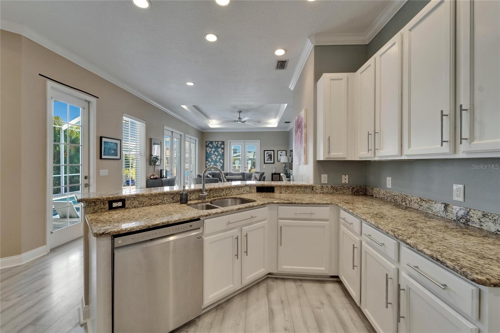 Listing photo id 44 for 426 Islebay Drive