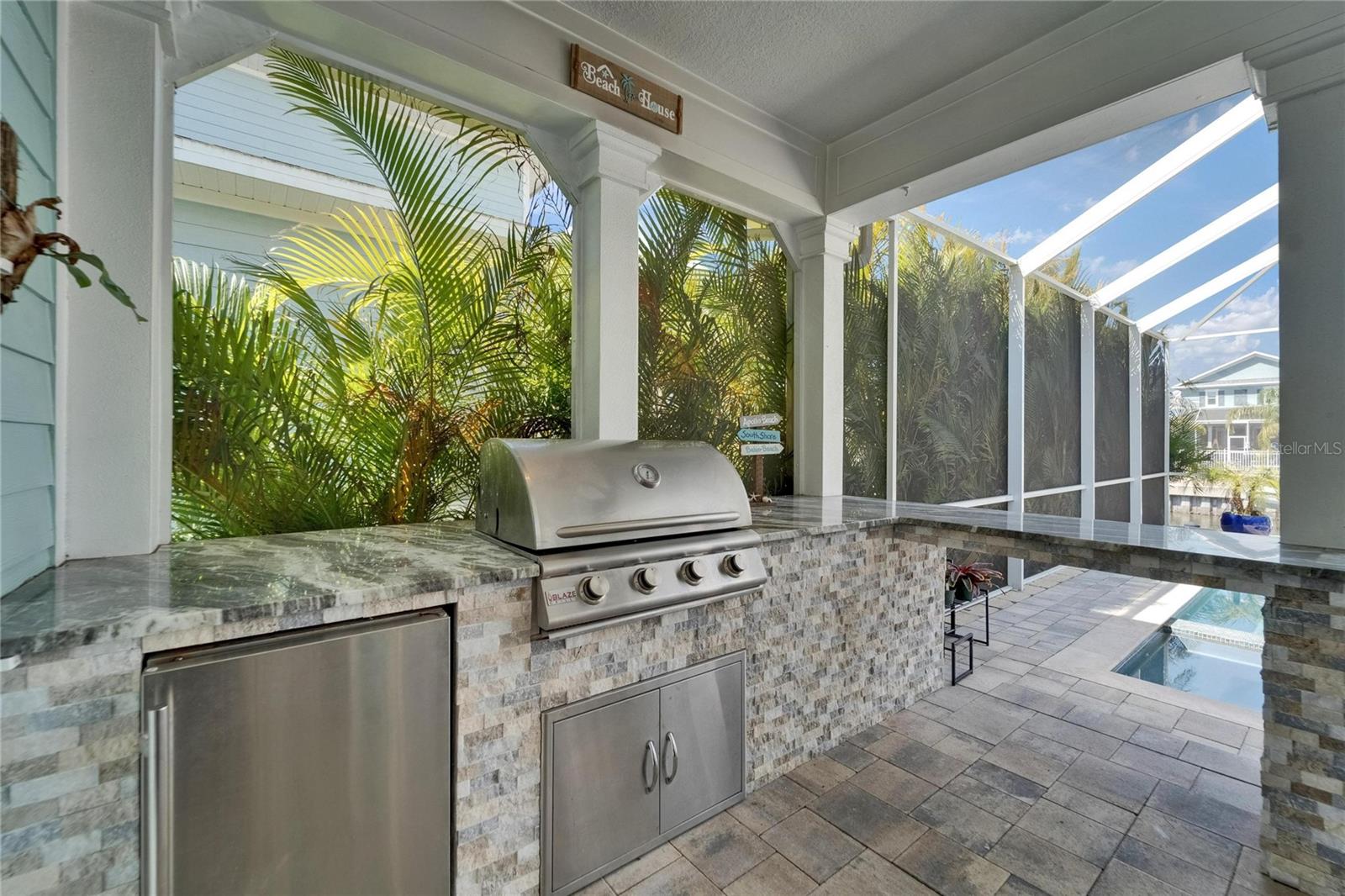 Listing photo id 3 for 426 Islebay Drive