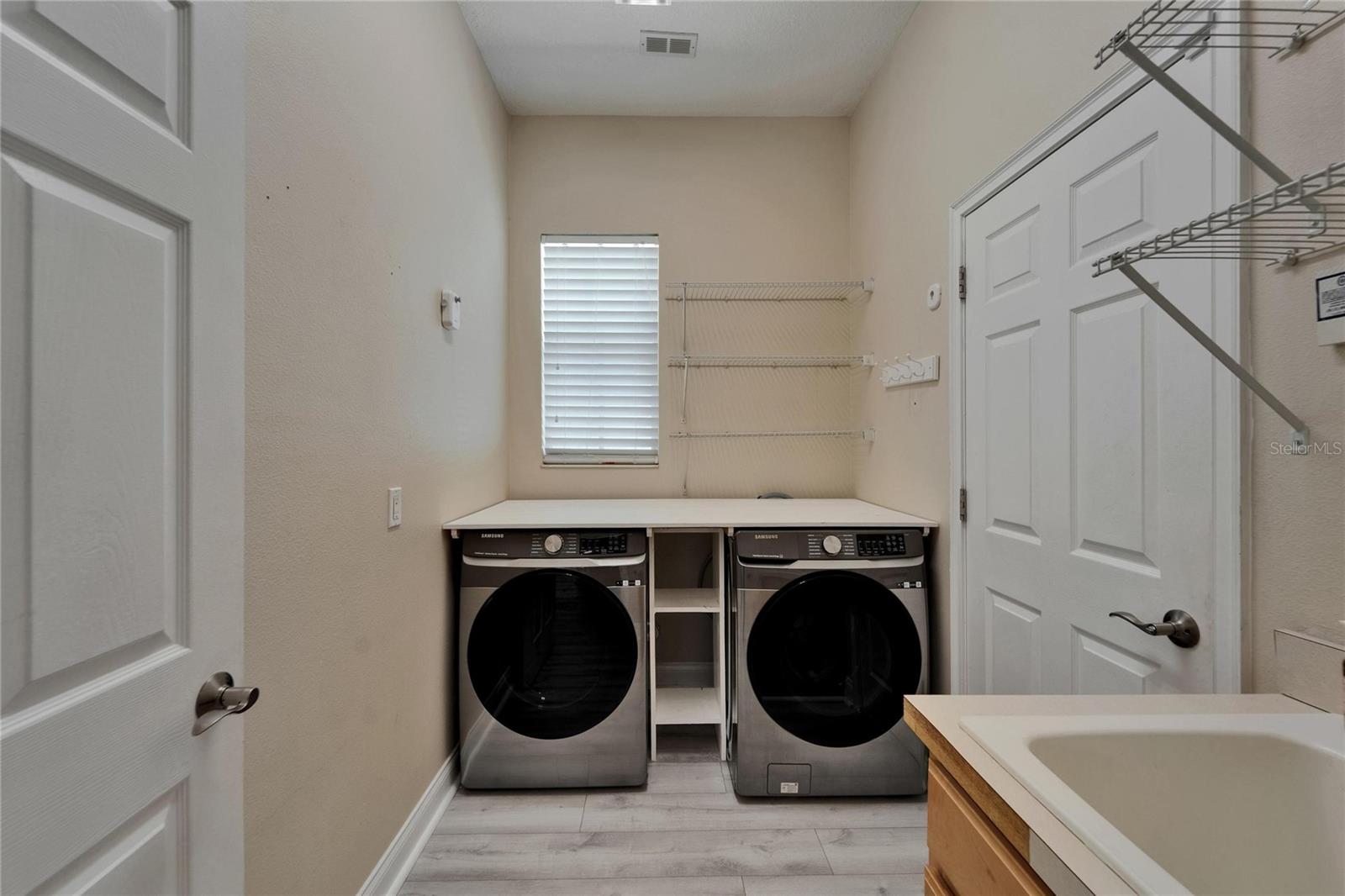 Listing photo id 48 for 426 Islebay Drive