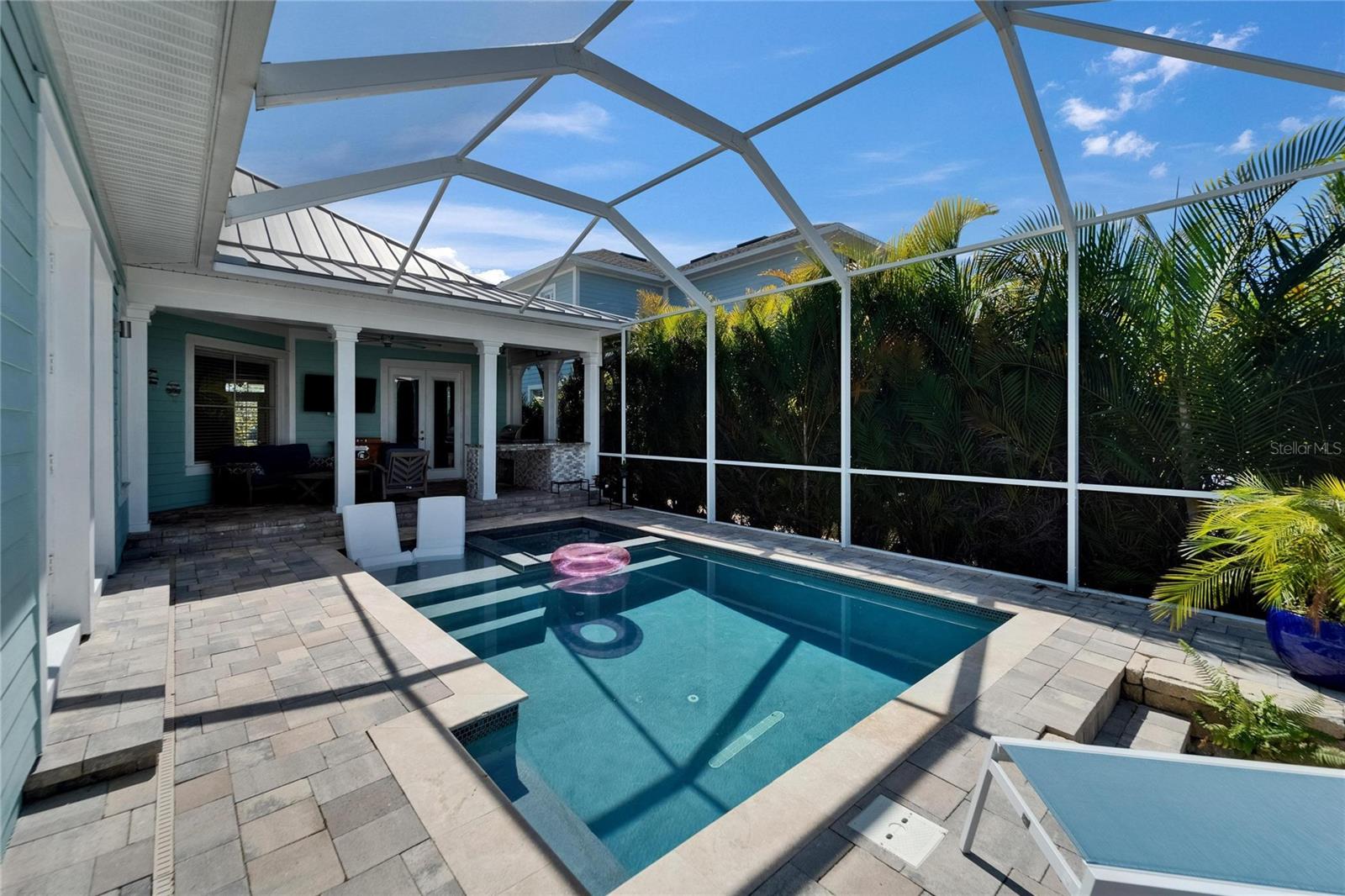 Listing photo id 57 for 426 Islebay Drive