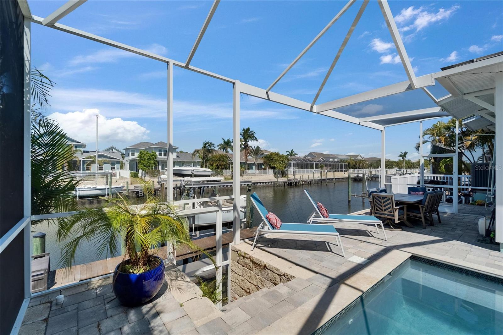 Listing photo id 62 for 426 Islebay Drive