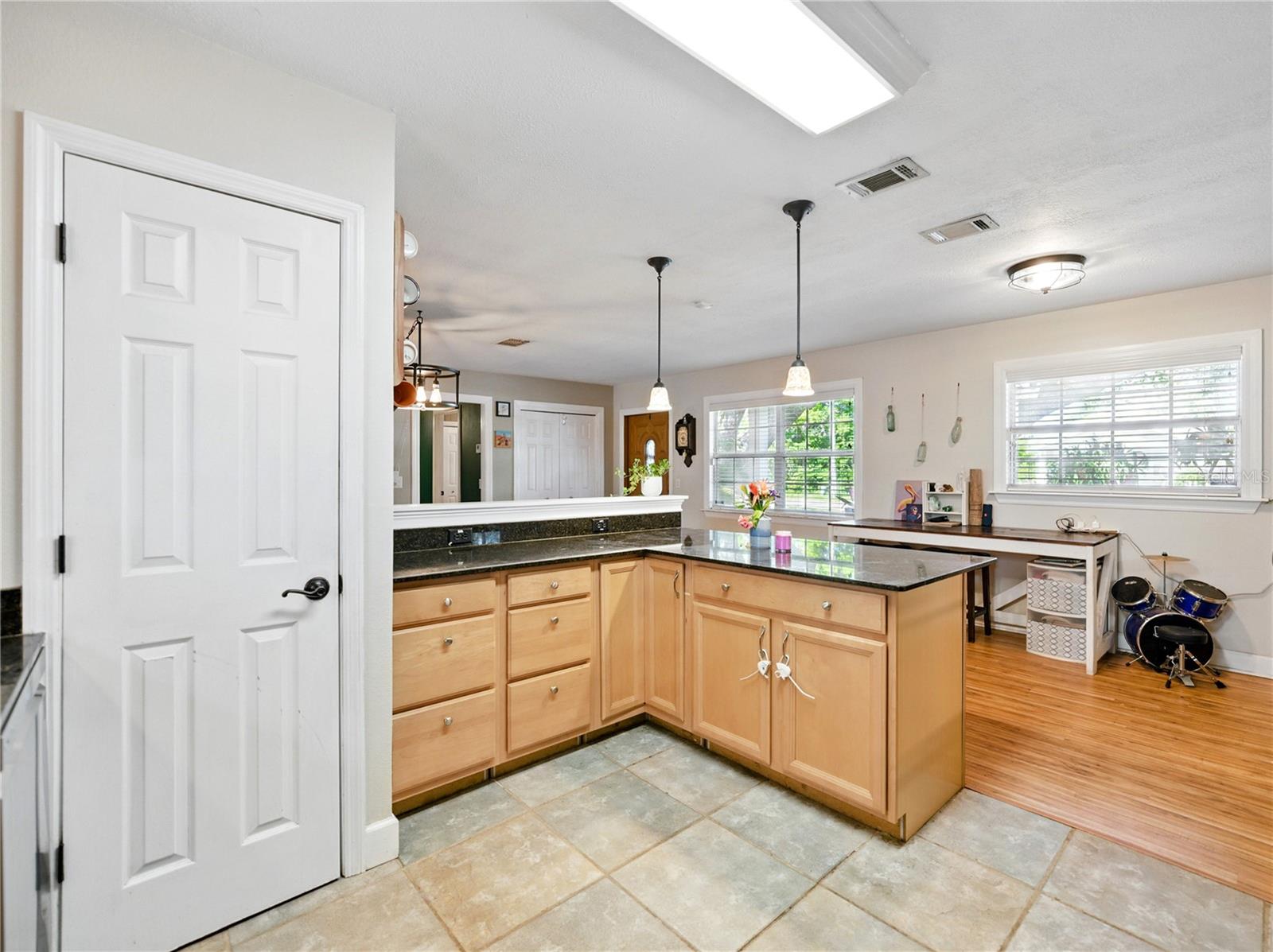 Image 22 of 47 For 14350 11th Street