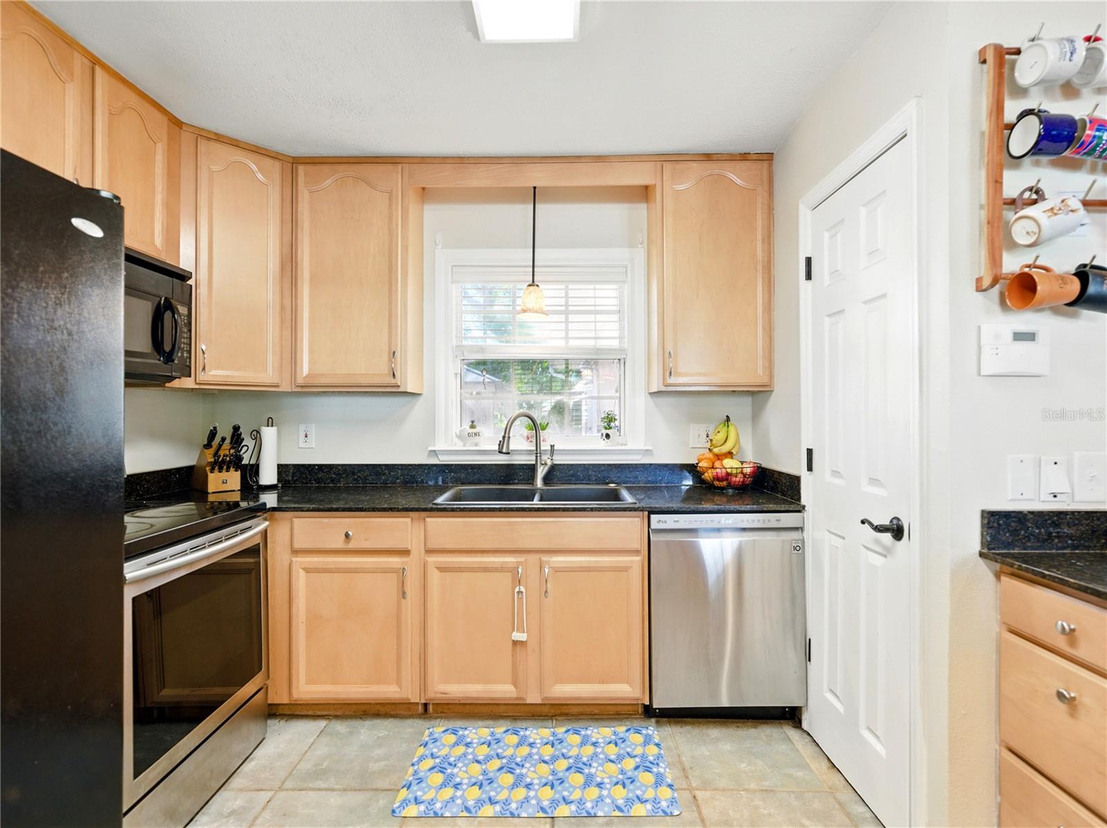 Image 25 of 47 For 14350 11th Street