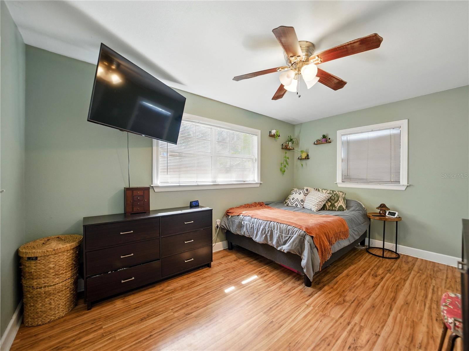 Image 27 of 47 For 14350 11th Street