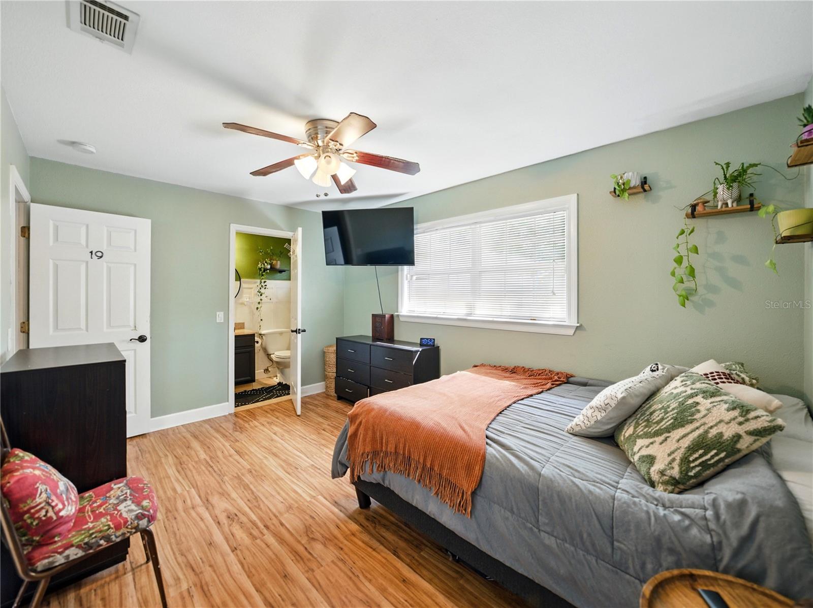 Image 28 of 47 For 14350 11th Street