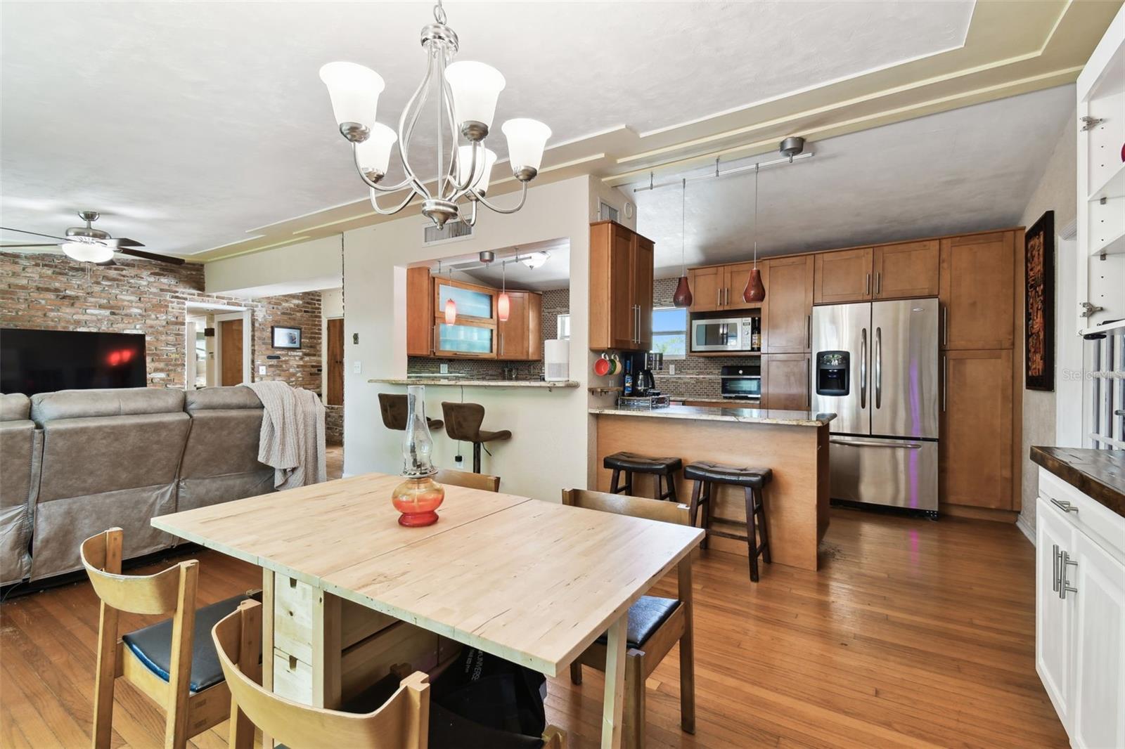 Image 11 of 43 For 422 Dunedin Circle