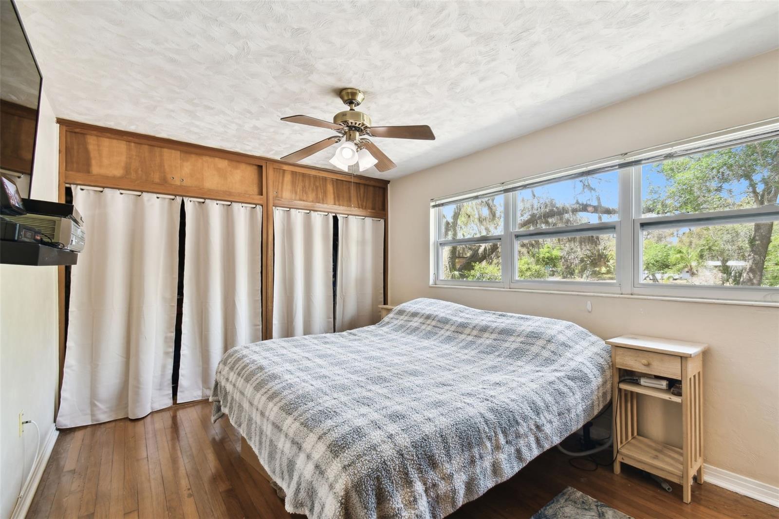 Image 19 of 43 For 422 Dunedin Circle