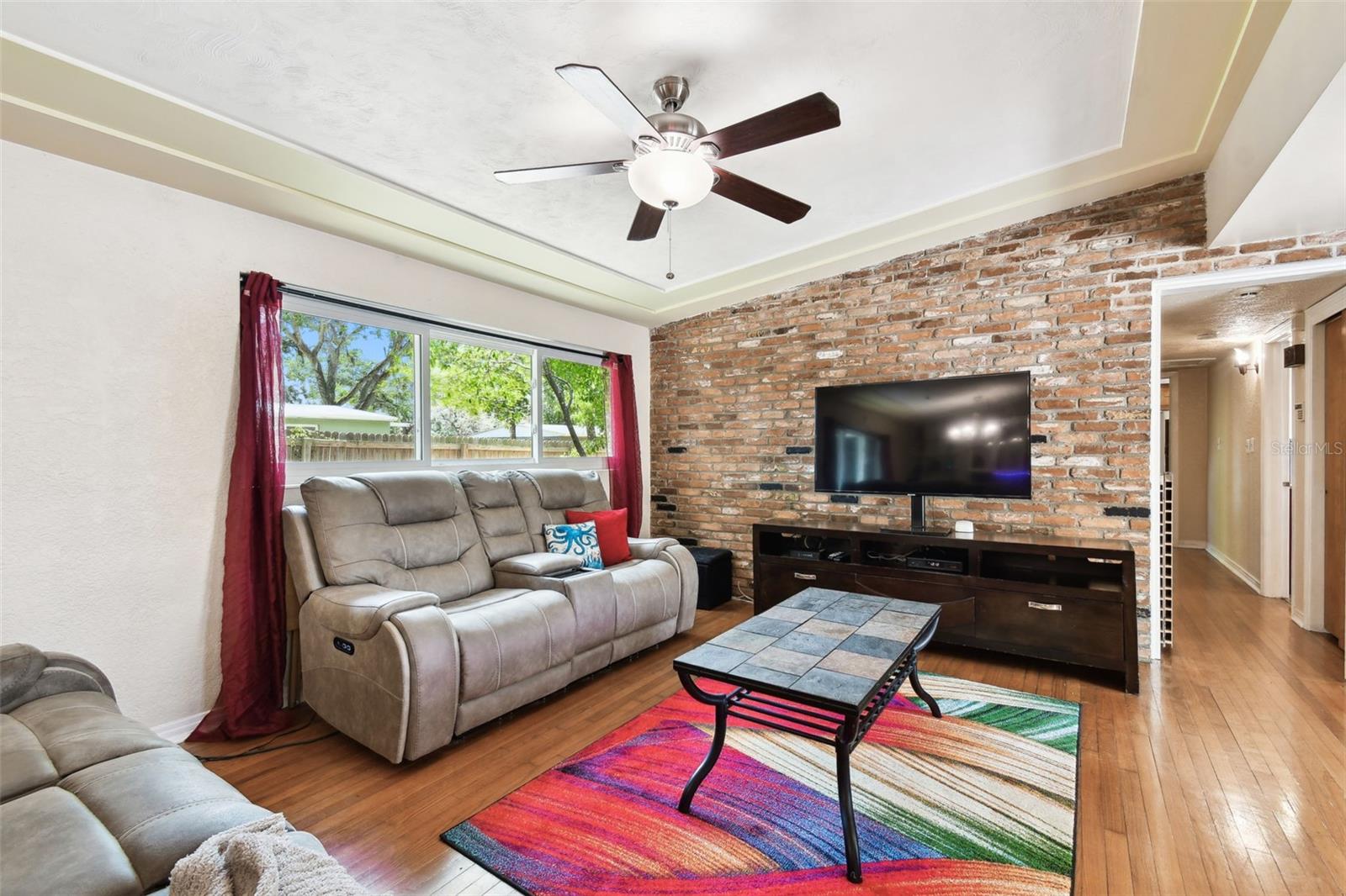 Image 4 of 43 For 422 Dunedin Circle
