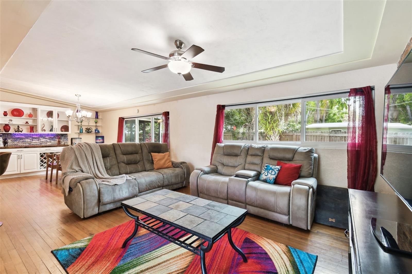 Image 7 of 43 For 422 Dunedin Circle