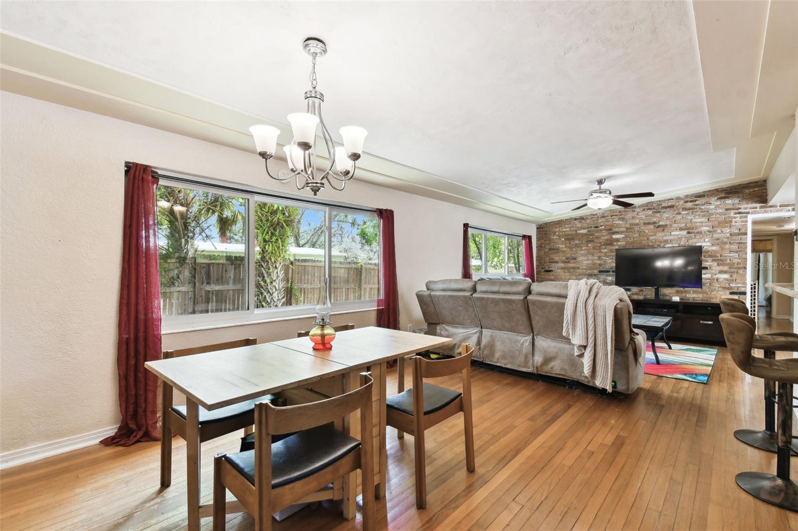 Image 8 of 43 For 422 Dunedin Circle