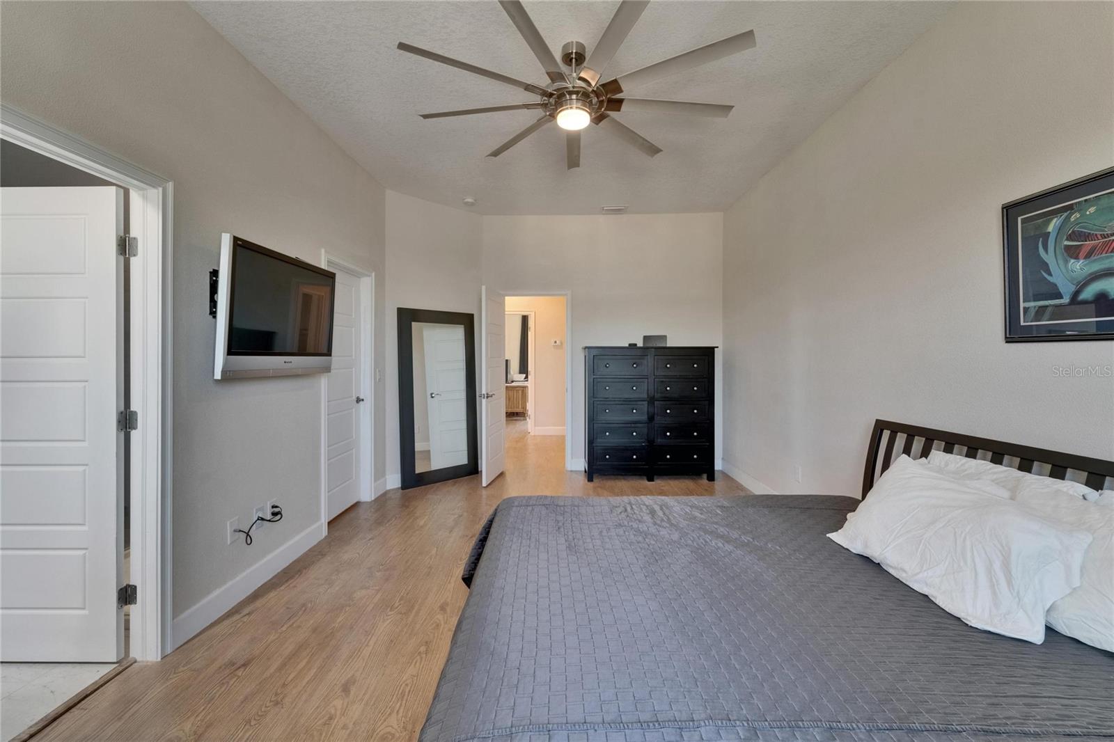 Image 25 of 41 For 718 22nd Street
