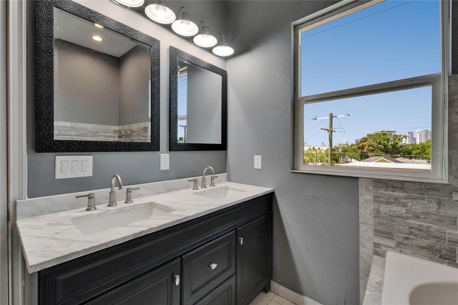Image 28 of 41 For 718 22nd Street