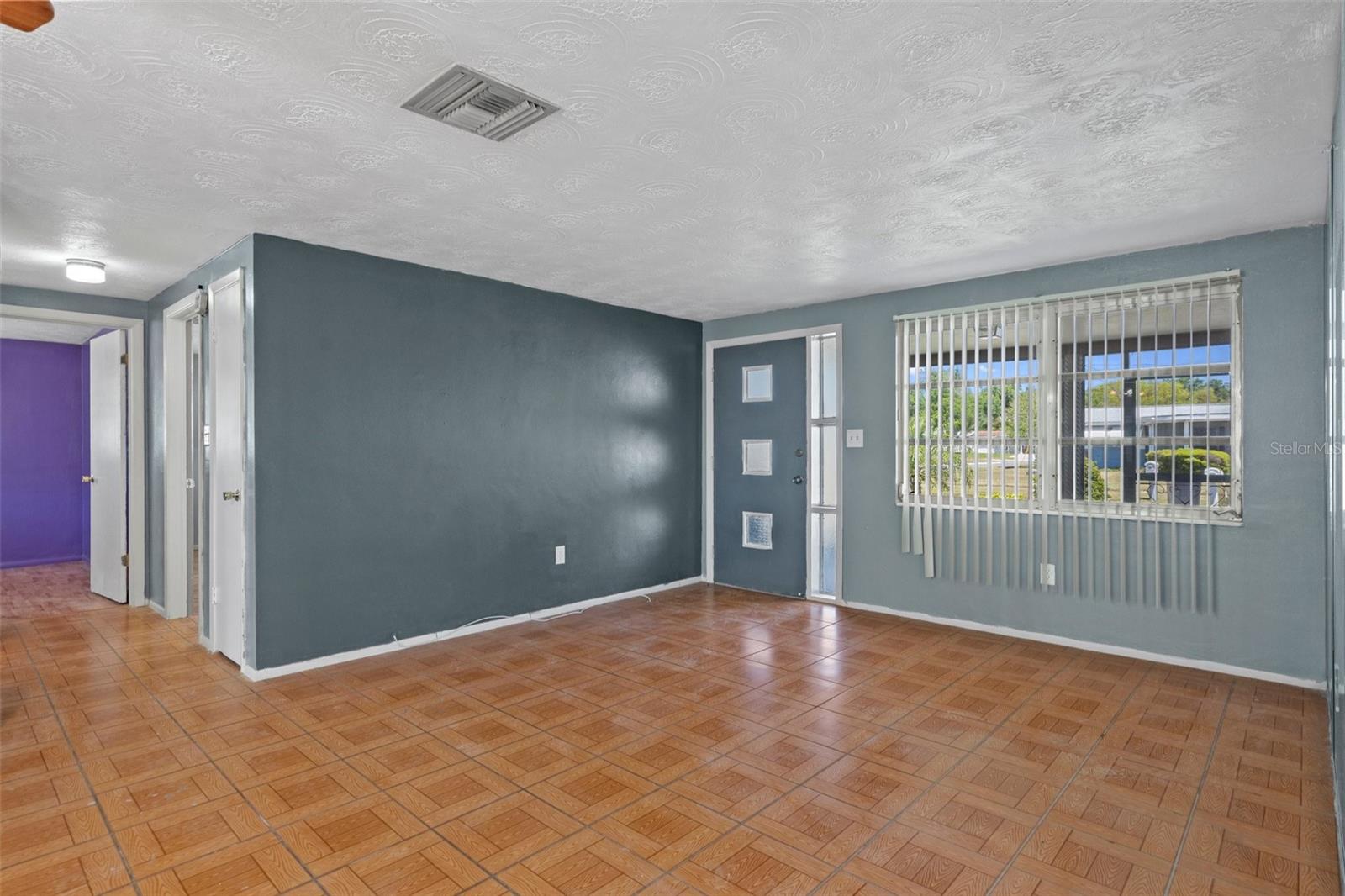 Image 4 of 17 For 5028 Victoria Lane