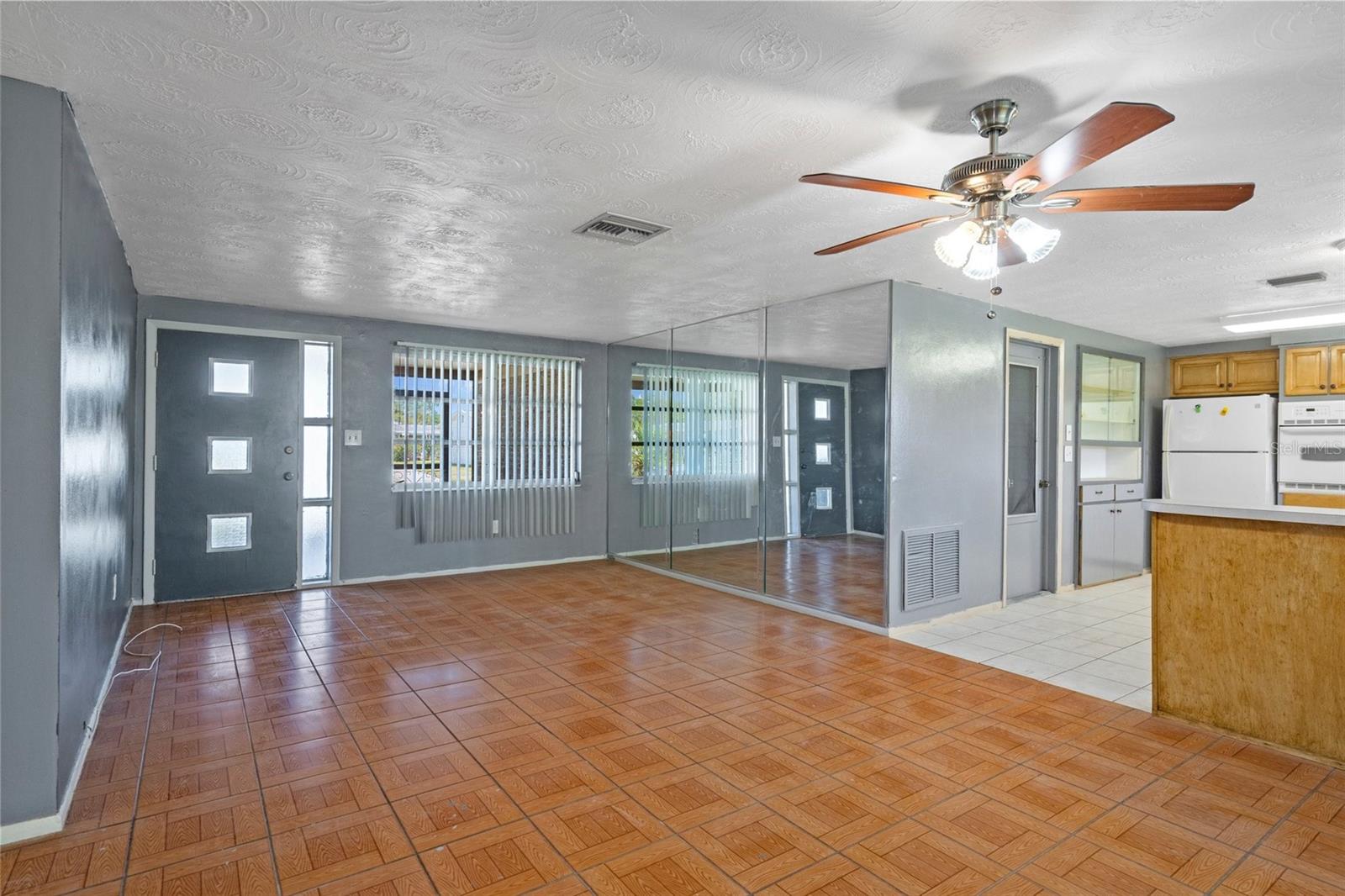 Image 5 of 17 For 5028 Victoria Lane