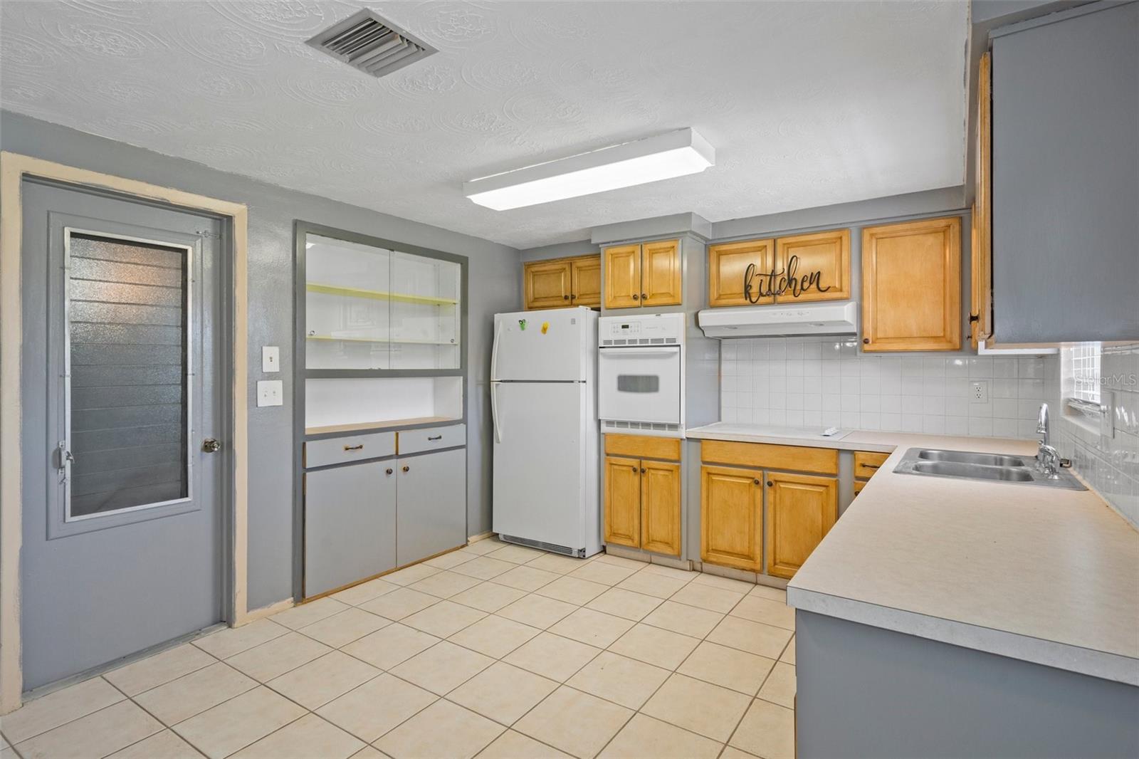 Image 8 of 17 For 5028 Victoria Lane