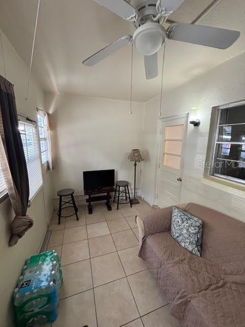 Listing photo id 9 for 2050 58th Avenue N 6