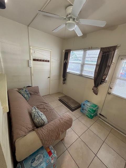 Listing photo id 10 for 2050 58th Avenue N 6