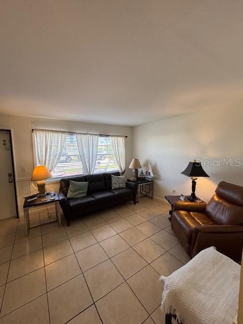 Listing photo id 2 for 2050 58th Avenue N 6