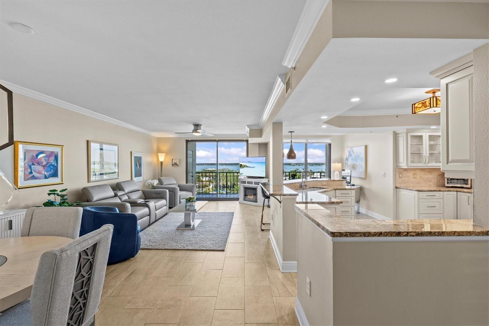 Image 14 of 52 For 670 Island Way 802