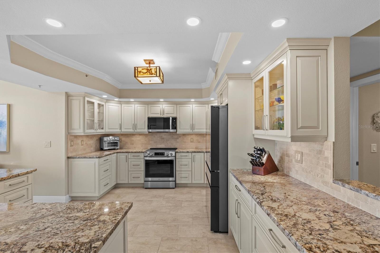 Image 16 of 52 For 670 Island Way 802