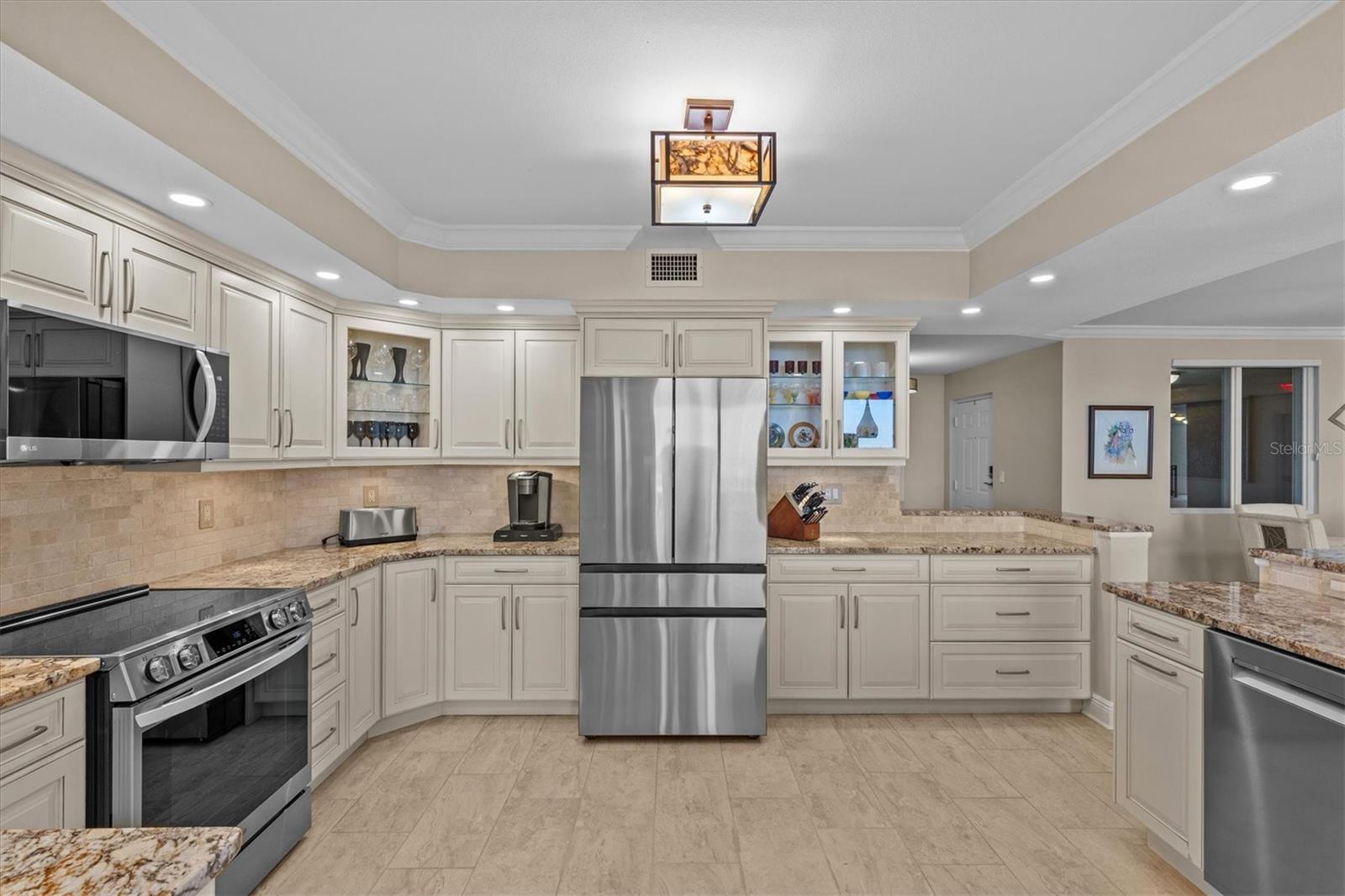 Image 17 of 52 For 670 Island Way 802