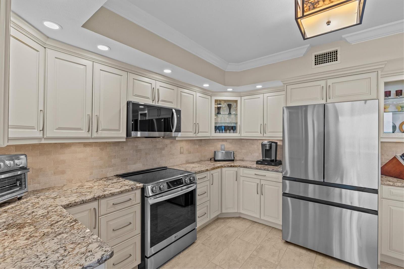 Image 18 of 52 For 670 Island Way 802