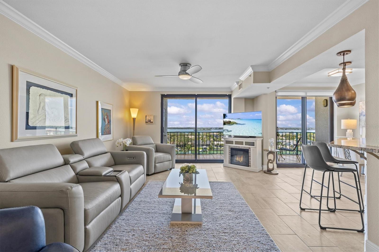Image 21 of 52 For 670 Island Way 802