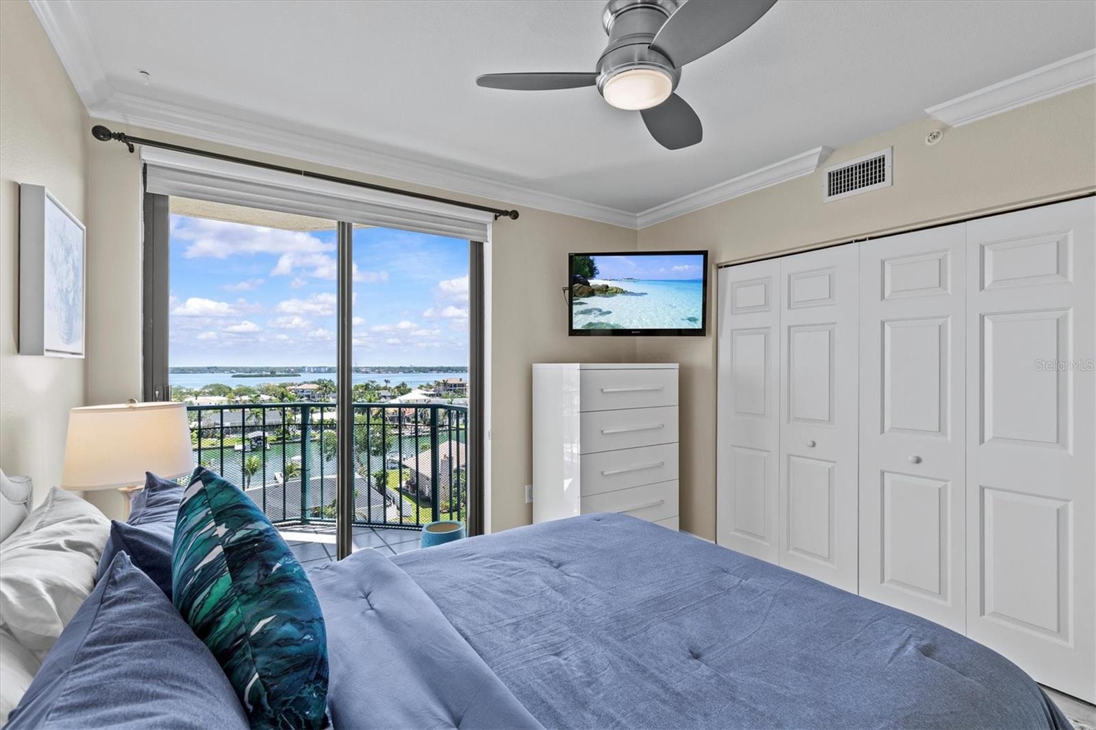 Image 30 of 52 For 670 Island Way 802
