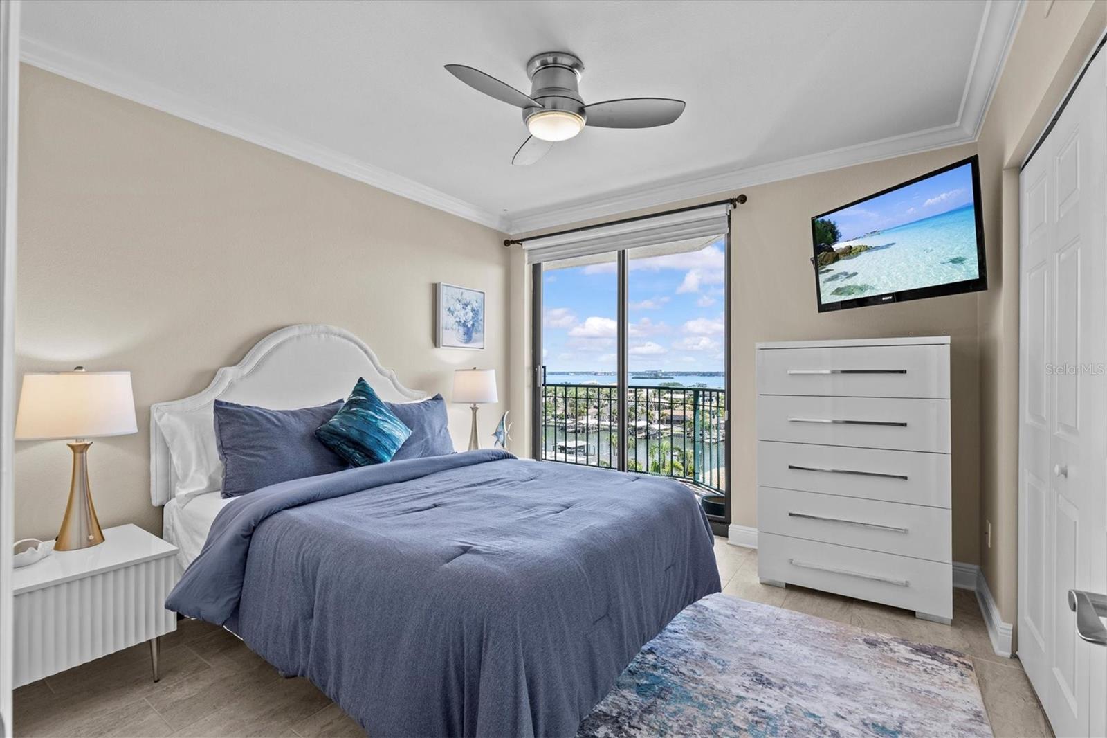 Image 31 of 52 For 670 Island Way 802