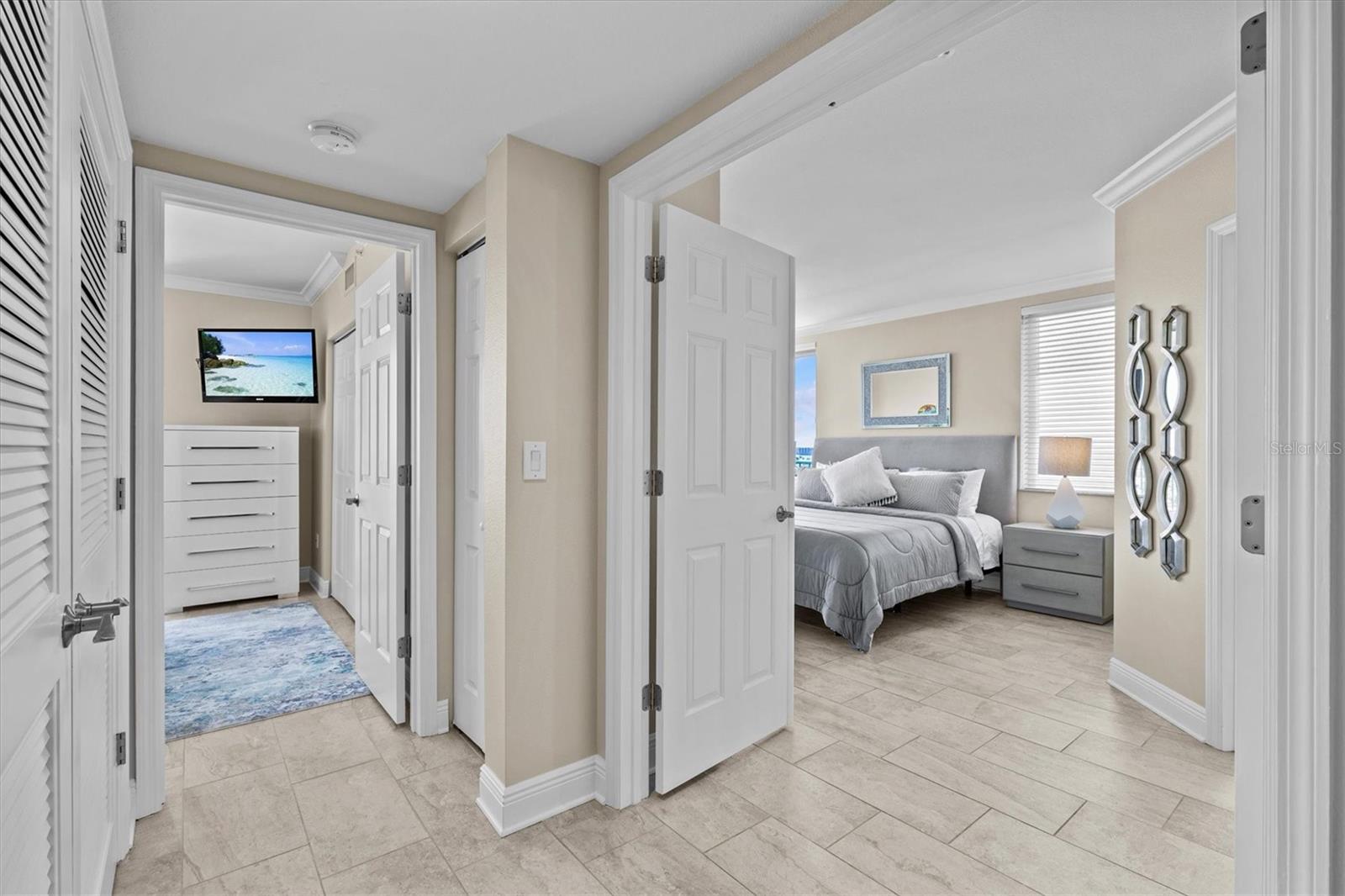 Image 32 of 52 For 670 Island Way 802
