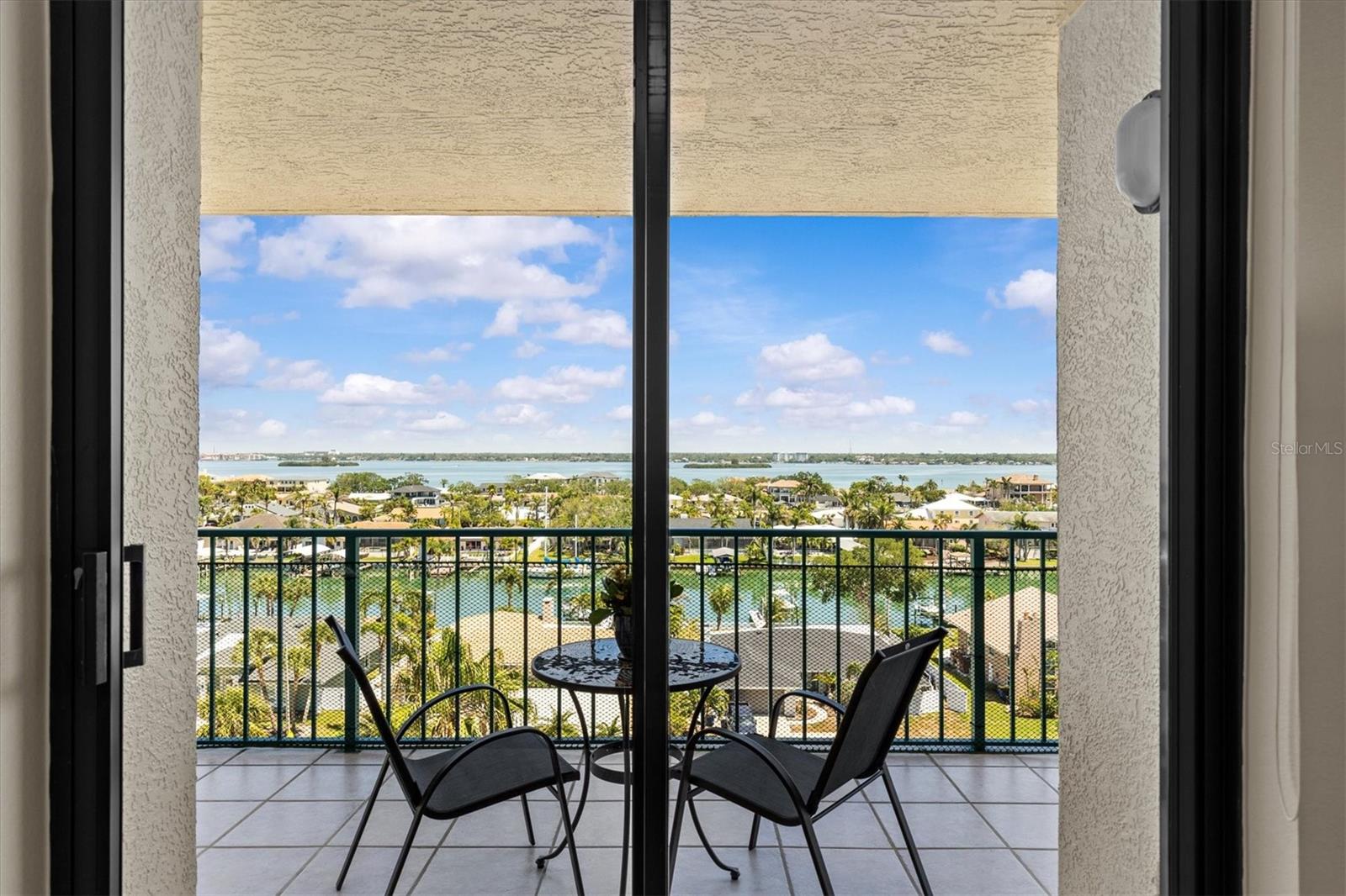 Image 8 of 52 For 670 Island Way 802