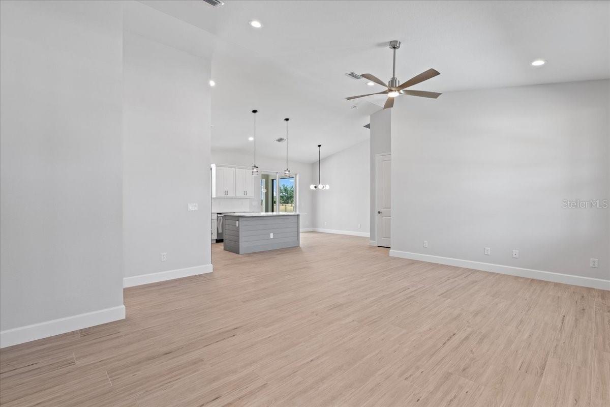 Image 12 of 39 For 10493 Grail Avenue