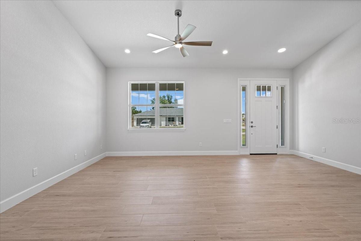 Image 14 of 39 For 10493 Grail Avenue