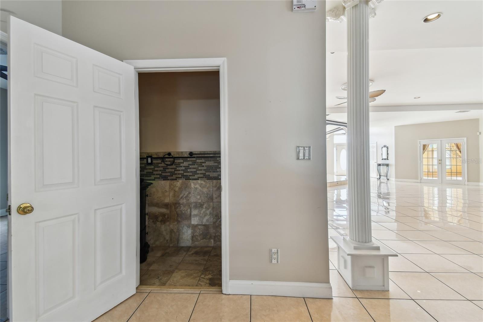 Listing photo id 9 for 284 Peninsula Avenue