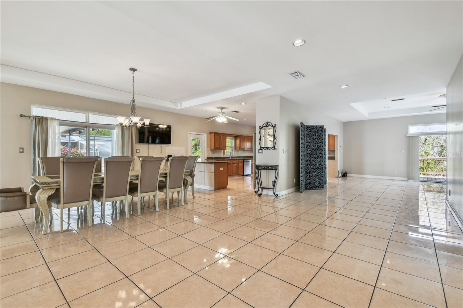 Listing photo id 11 for 284 Peninsula Avenue