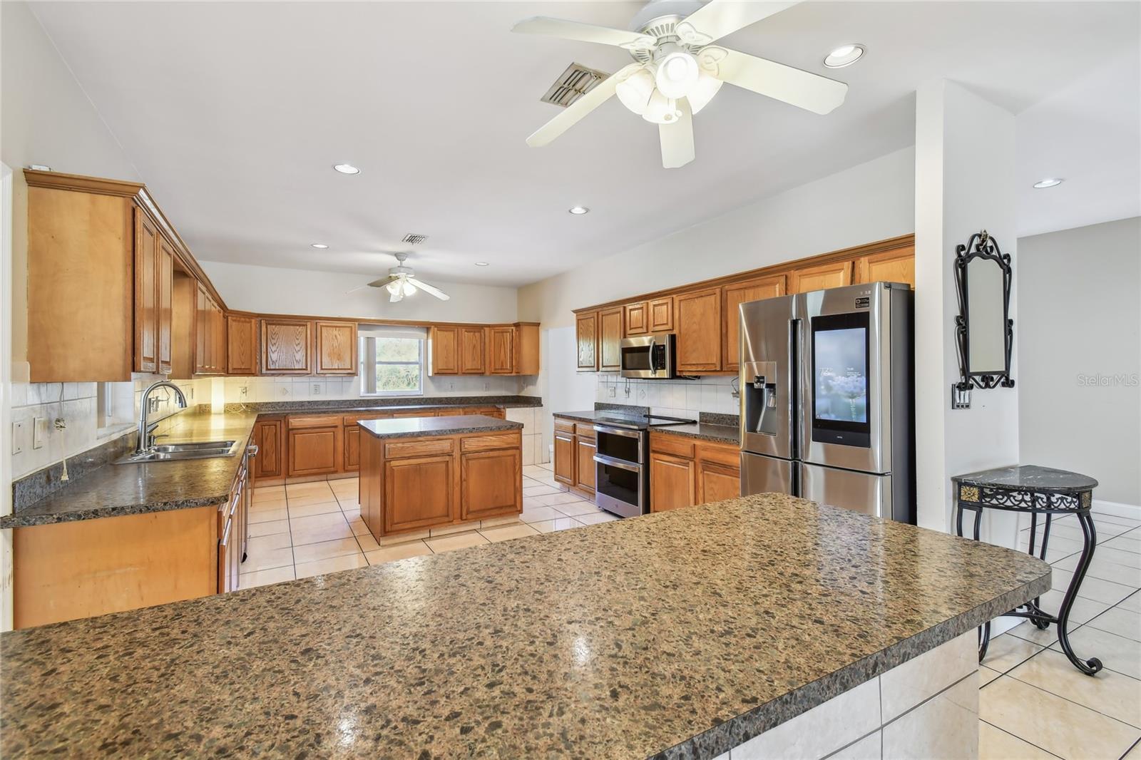 Listing photo id 12 for 284 Peninsula Avenue